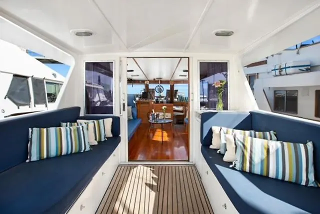 Charming Boat In Barcelona - Perfect Getaway