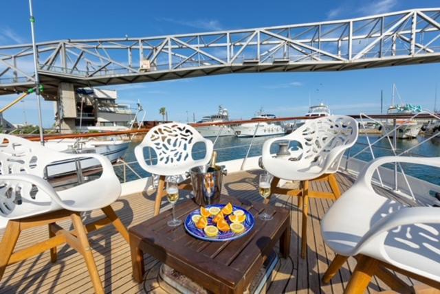 Charming Boat In Barcelona - Perfect Getaway Sant Adria de Besos