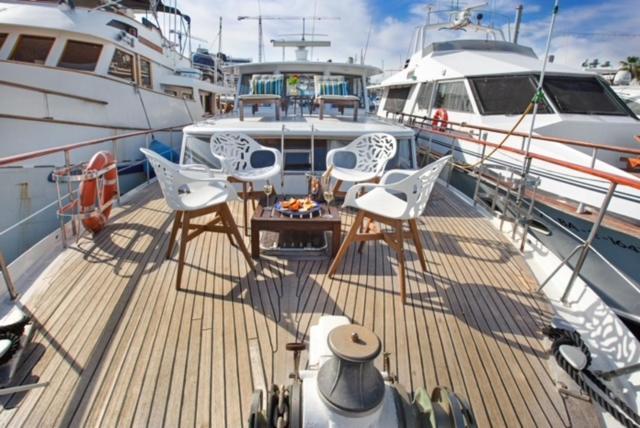 Botel Charming Boat In Barcelona - Perfect Getaway *