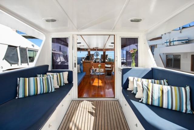 Classic Yacht With Huge Deck&amazing Views Botel *