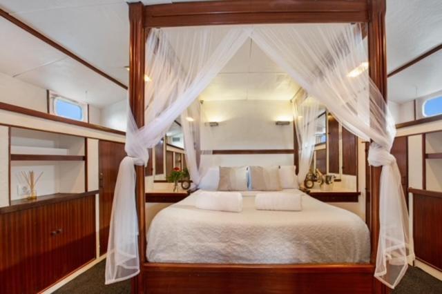 Classic Yacht With Huge Deck&amazing Views * Sant Adria de Besos