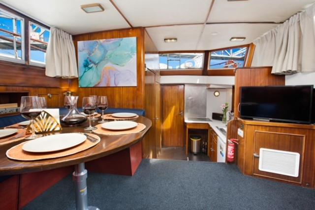 Botel Classic Yacht With Huge Deck&amazing Views