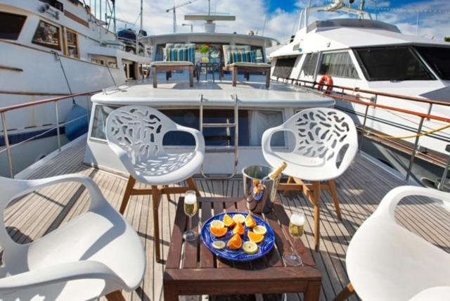 Classic Yacht With Huge Deck&amazing Views Botel *