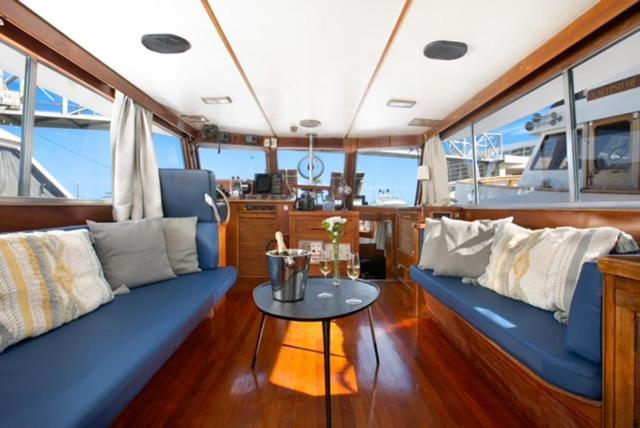Classic Yacht With Huge Deck&amazing Views Botel *