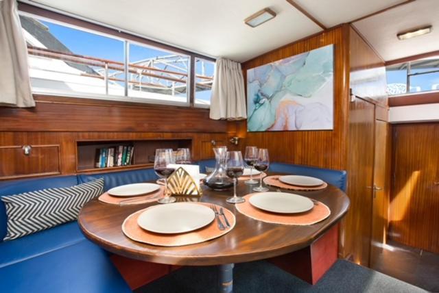 Botel Classic Yacht With Huge Deck&amazing Views *