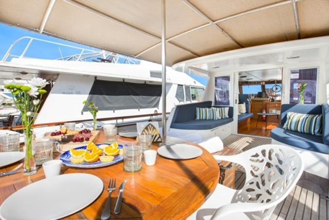 Botel Classic Yacht With Huge Deck&amazing Views Sant Adria de Besos